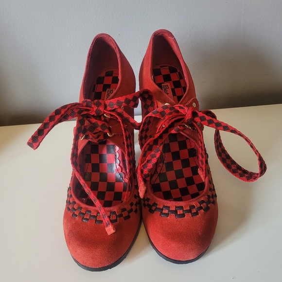 Betsey Johnson Red Suede Heels With Black Piping, VGUC, Size 9 - Picture 2 of 13